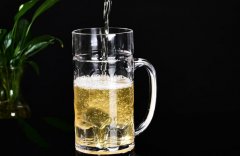 啤酒應(yīng)該放在冰箱哪一層？(啤酒可以放在冷藏嗎)